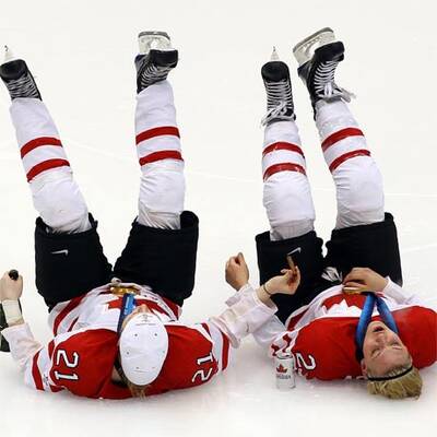 Kanadas Eishockey-Girls feiern Gold