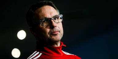 Knallhart-Rotation! Canadi greift durch