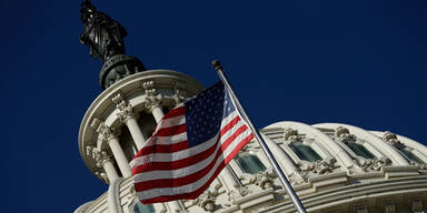 Betrunkene Republikaner stürzen US-Regierung über Klippe...