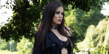 Porno-Star posiert mitten in Wiener City