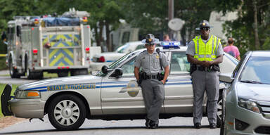 F-16-Kampfjet rast in Kleinflugzeug