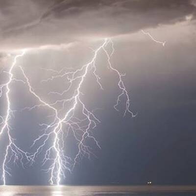 Gewaltige Gewitterwolken über Adria