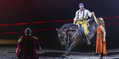 Pferdeshow bietet &Uuml;berraschungen und Staunen.