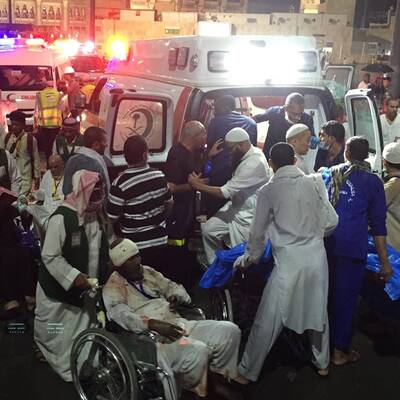 Kran stürzt auf Moschee in Mekka