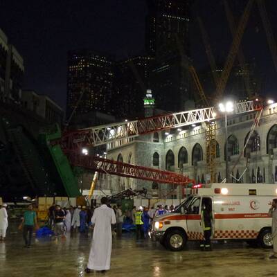 Kran stürzt auf Moschee in Mekka