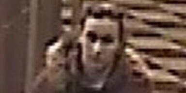 Unbekannte legt Br&auml;nde in Kirchen