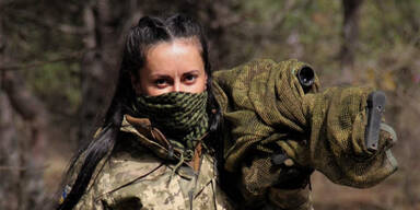 Scharfsch&uuml;tzin Charcoal