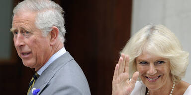 Prinz Charles und Camilla besuchten Baby