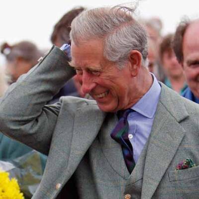 Prinz Charles weht'den Schottenrock weg
