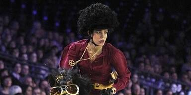 Flotte Charlotte: Wilder Ritt im Afro-Look