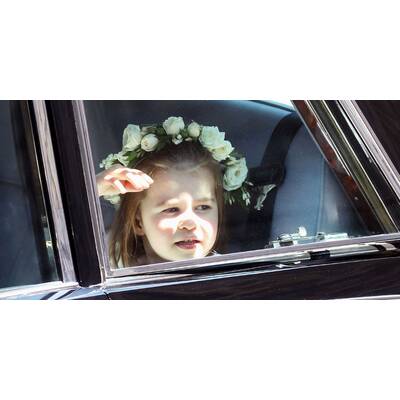 Meghan & Harry im Jaguar