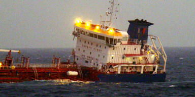 Frachtschiff kracht in Chemie-Tanker