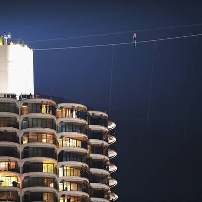 Irrer Drahtseilakt über Chicago