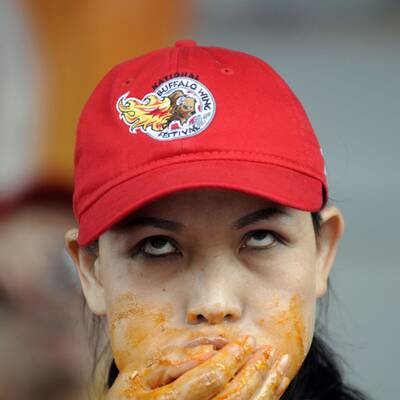 45 Kilo-Frau isst 183 Chicken Wings