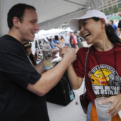 45 Kilo-Frau isst 183 Chicken Wings