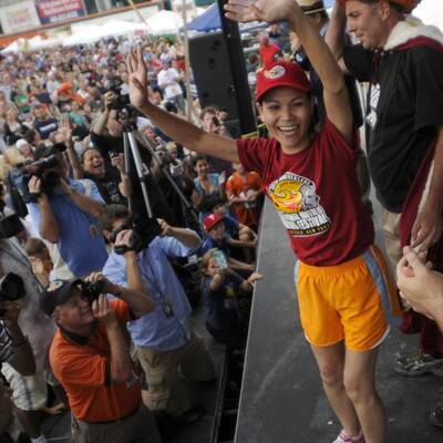 45 Kilo-Frau isst 183 Chicken Wings