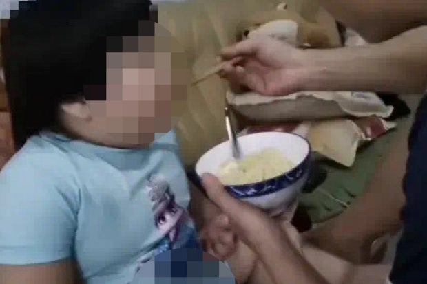 Eltern mästen ihr Kind für Instagram fast zu Tode