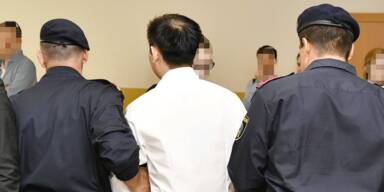 China-Mafioso pr&uuml;gelte Opfer ins Koma