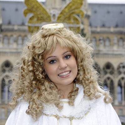 Amanda Larissa (17) ist heuer das Christkind am Wiener Christkindlmarkt.