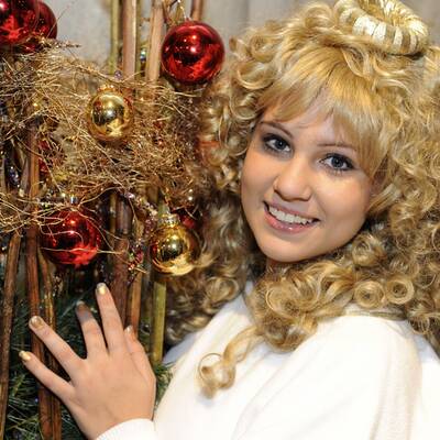 Amanda Larissa (17) ist heuer das Christkind am Wiener Christkindlmarkt.