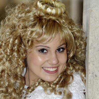 Amanda Larissa (17) ist heuer das Christkind am Wiener Christkindlmarkt.