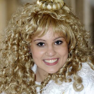 Amanda Larissa (17) ist heuer das Christkind am Wiener Christkindlmarkt.