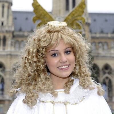 Amanda Larissa (17) ist heuer das Christkind am Wiener Christkindlmarkt.