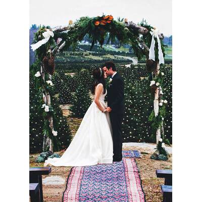 Romantische Hochzeit auf der Weihnachtsbaumfarm 