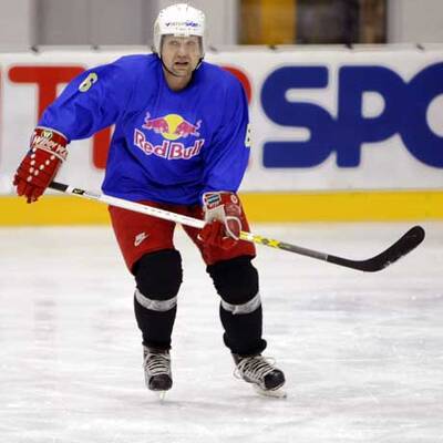 Promi-Eishockeymatch in Kitzbühel