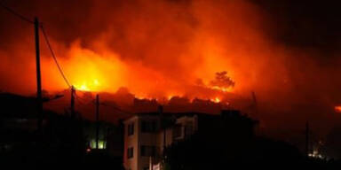 Großbrände: Beliebte Urlaubsinsel steht in Flammen