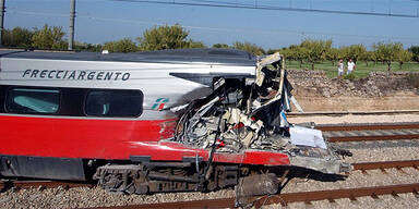 Hochgeschwindigkeits-Zug rast in Lkw 