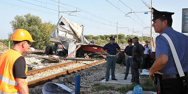 Hochgeschwindigkeits-Zug rast in Lkw 