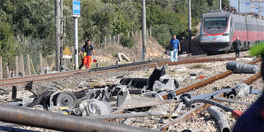 Hochgeschwindigkeits-Zug rast in Lkw 