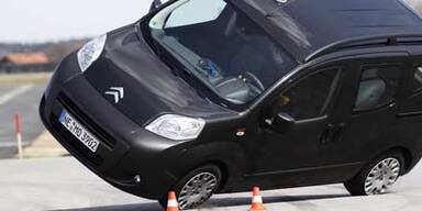 Citroen Nemo kippt beim Elchtest
