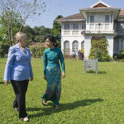 Hillary Clinton trifft Suu Kyi