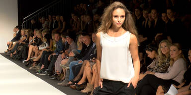 Vienna Fashion Week 2014: Julia Furdea bei Nikola Fechter