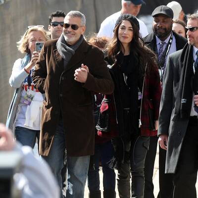 Alissa Milano zeigt ihren Widerstand gegen Wafengewalt