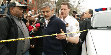 George Clooney in Handschellen abgeführt