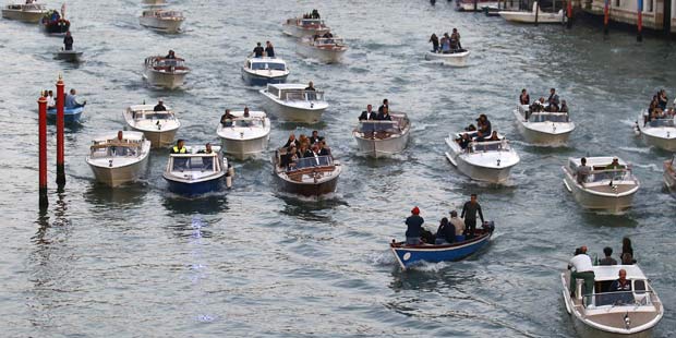 George Clooney und Gäste verlassen das Hotel Cipriani