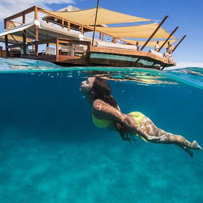 Pizzeria schwimmt mitten im Pazifik