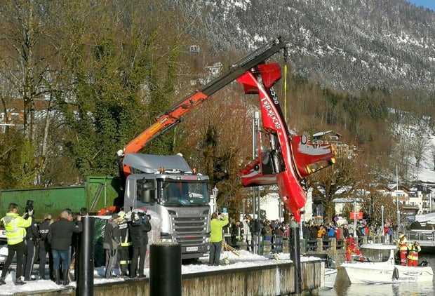 Kleinflugzeug kracht in Wolfgangsee: Video zeigt Absturz