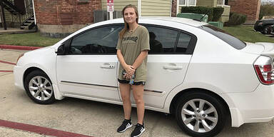 22 km zu Fu&szlig;: Paar schenkt Kellnerin Auto