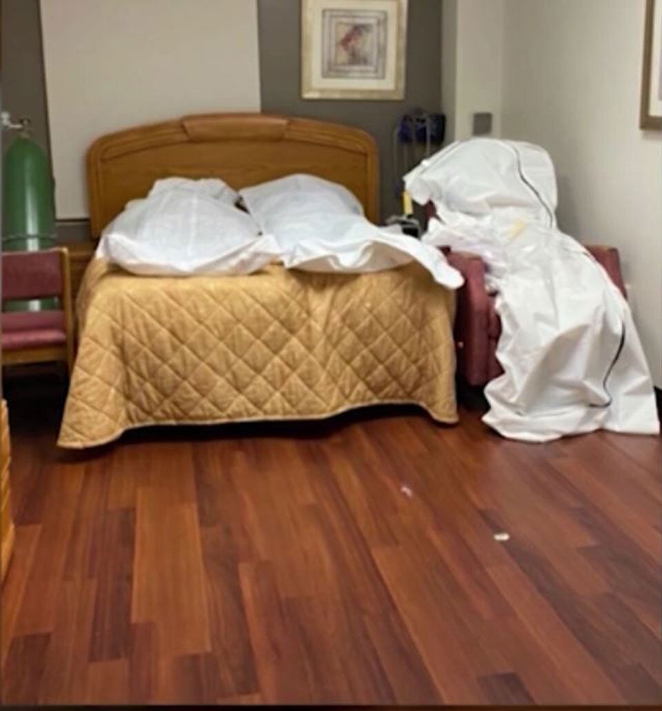 Schock-Fotos zeigen Leichen in Abstellräumen von US-Spital