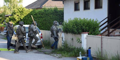 Cobra-Einsatz, weil Brand-Opfer Feuerwehrleute attackiert