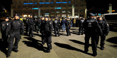 Streit um Silvester-Einsatz der K&ouml;lner Polizei