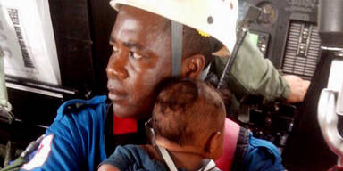 Mutter und Baby überlebten Flugzeug-Crash 