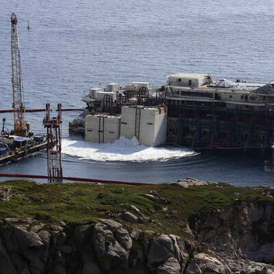 Costa Concordia schwimmt wieder