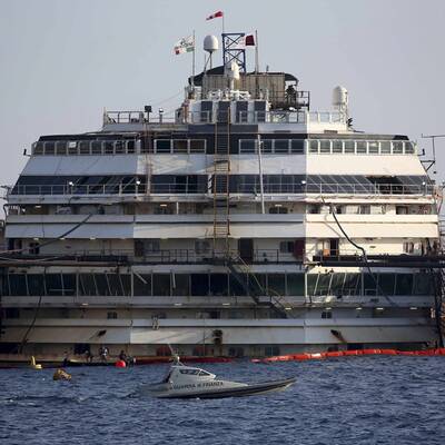 Costa Concordia schwimmt wieder