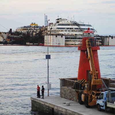Costa Concordia schwimmt wieder