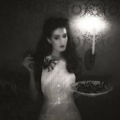 Künstlerin backt die gruseligsten Torten!